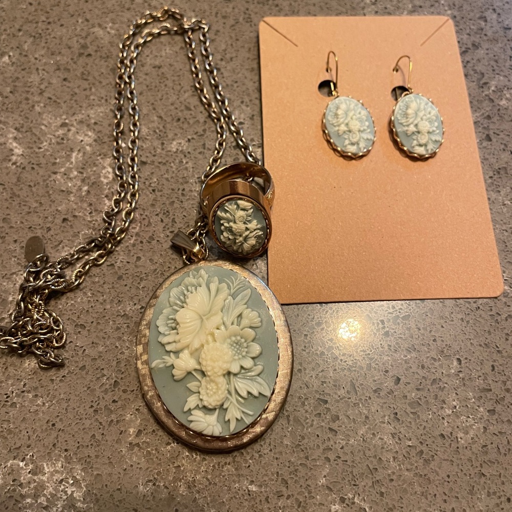 Vintage Floral Cameo Jewelry Set